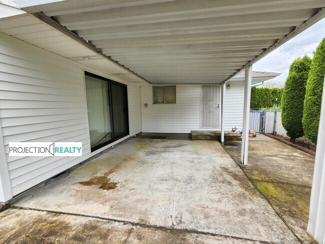 Building Photo - 11128 NE Everett St