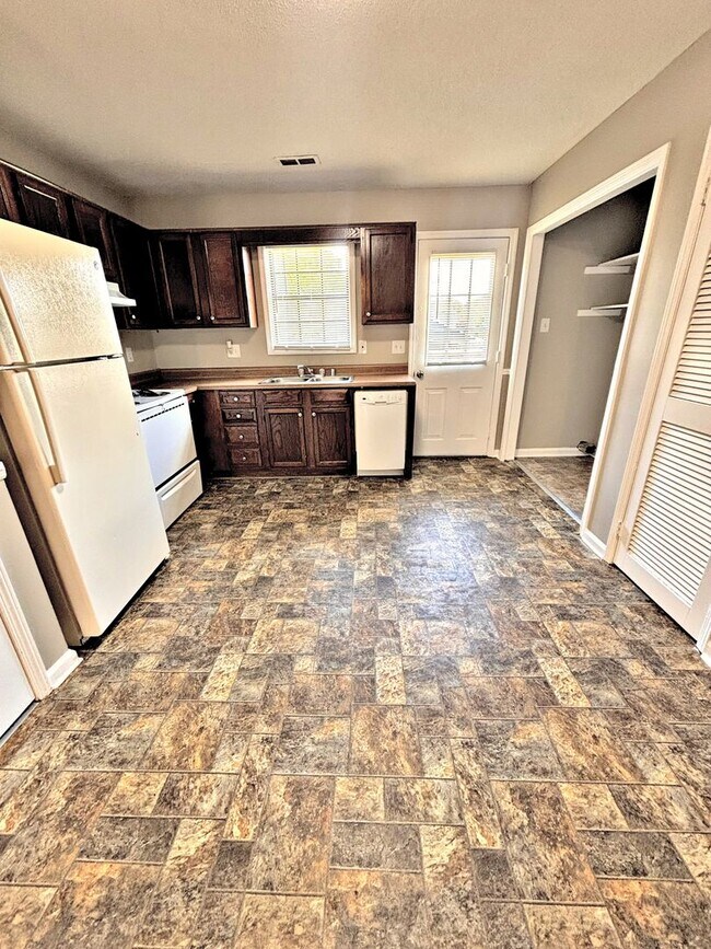 Building Photo - 2917 Wimberly Dr SW
