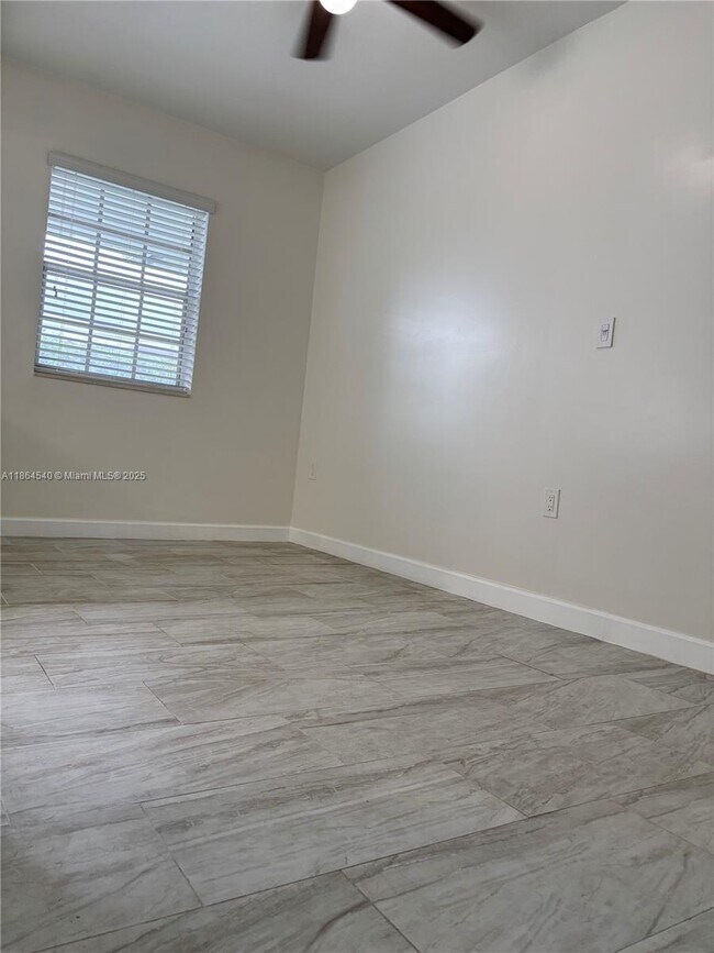 Building Photo - 7515 Dickens Ave