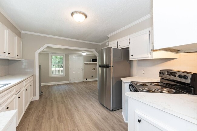 Building Photo - Two Bedroom Home!