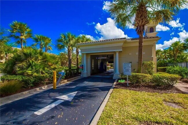 Building Photo - Elegant Furnished 3-Bedroom + Den Pool Hom...