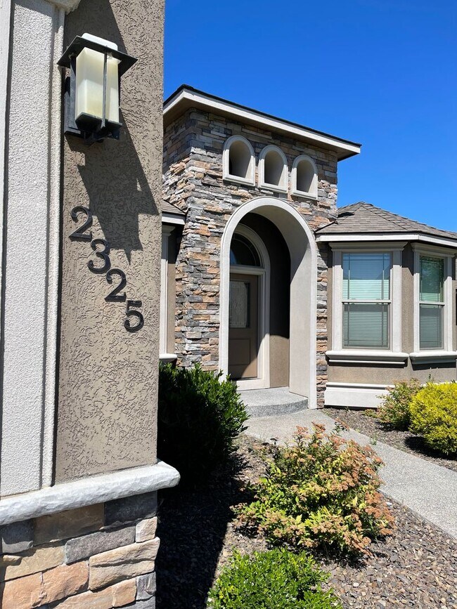 Building Photo - Beautiful House in Horn Rapids