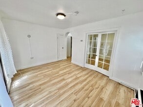 Building Photo - 934 1/2 S Berendo St