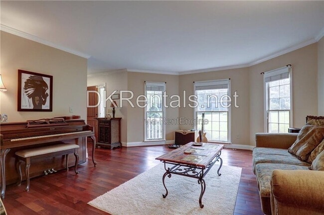Building Photo - 4492 Coventry Way NE