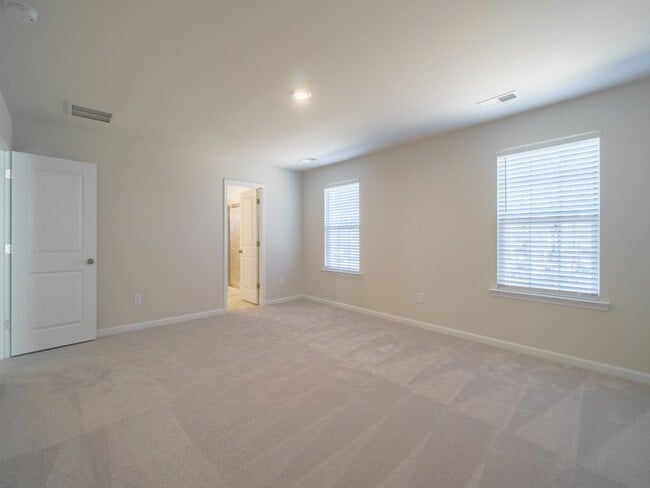 Building Photo - Brand New 5 Bedroom 3 full baths in Steele...