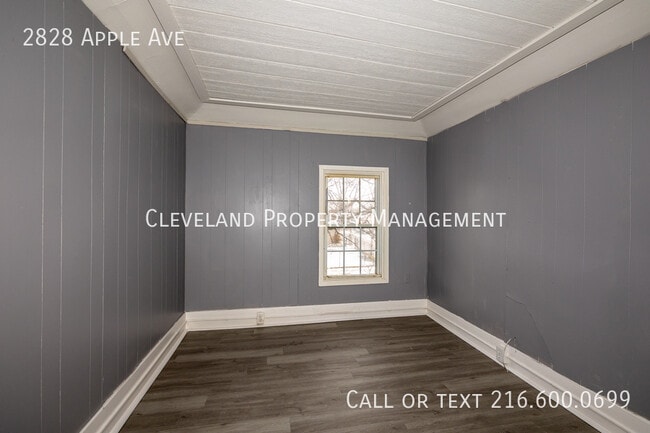 Building Photo - 2828 Apple Ave