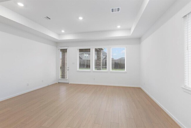 Building Photo - 1203 Buffalo Run