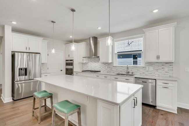 Building Photo - 55+ Del Webb community in Fuquay Varina with tons of amenities! -Available Now!