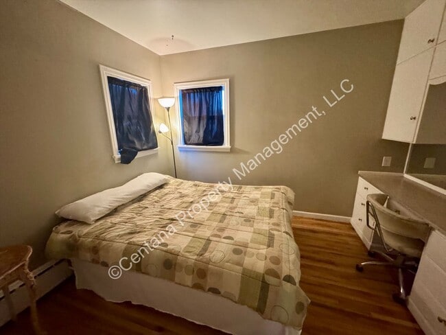 Building Photo - Semi-Furnished 5 bed 2 bath with large fenced yard for rent!