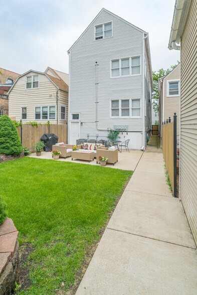 Building Photo - 3448 N Damen Ave