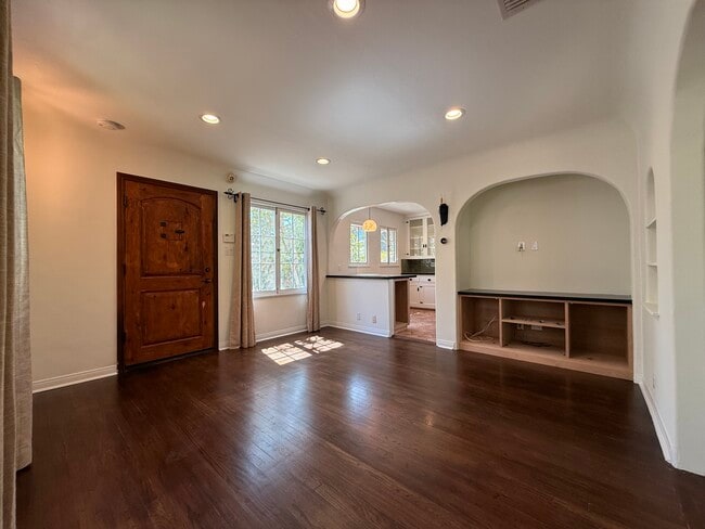 Building Photo - 939 Hammond St