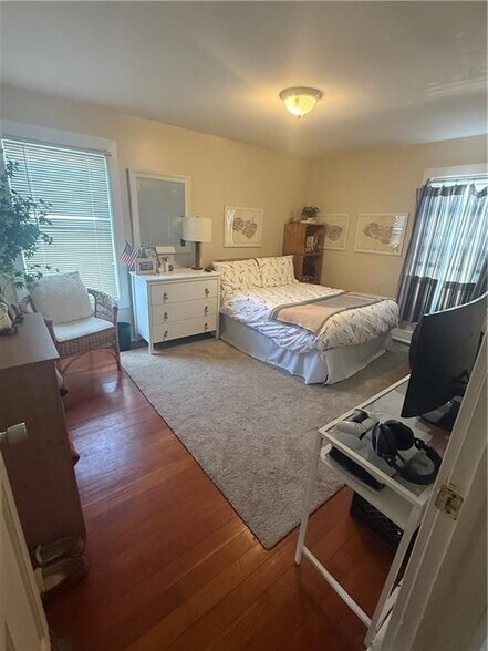 Building Photo - 9 Narragansett Ave