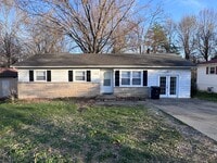 Building Photo - 3 Bedroom, 1 bath house with a bonus room