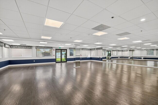 Building Photo - 7076 Huntington Ln