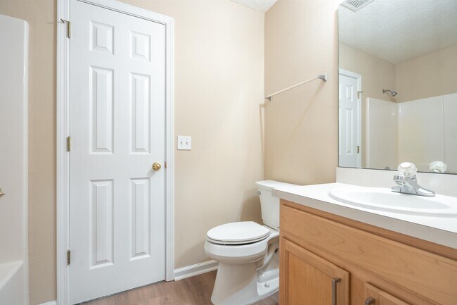 Building Photo - 310 Scrub Jay Dr