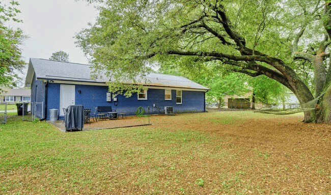 Building Photo - 4618 Trafalgar Rd