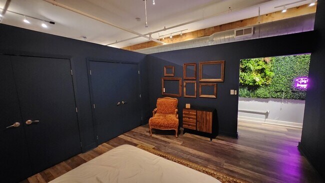 Building Photo - Fully furnished