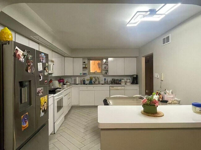 Building Photo - 301 Browning Ln