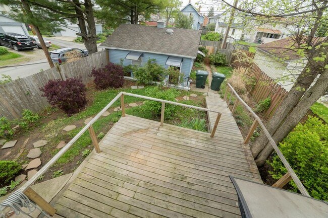 Building Photo - 546 E Jenkins Ave