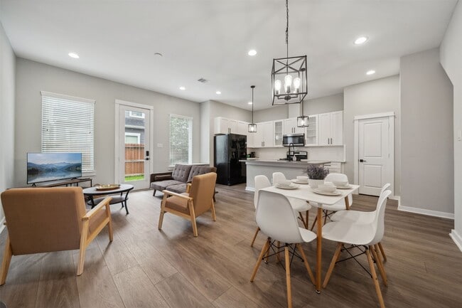 Building Photo - 8470 Berry Green Ln