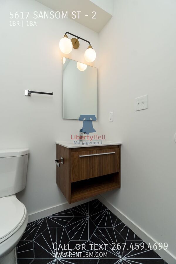 Building Photo - 5617 Sansom St