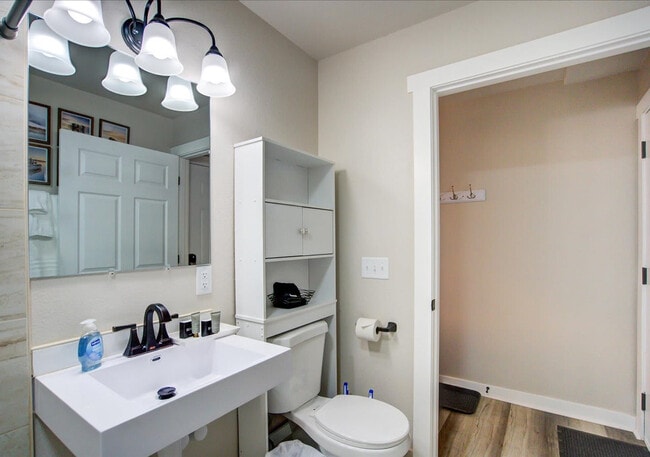 Building Photo - 156 Rodney Ct