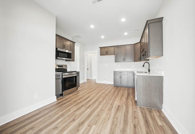 Building Photo - 4 Bedroom Pet Friendly Home For Rent Near ...