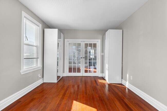 Building Photo - 105 Woodlawn Ave