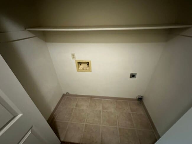 Building Photo - 3 bedroom 2 bath home for rent