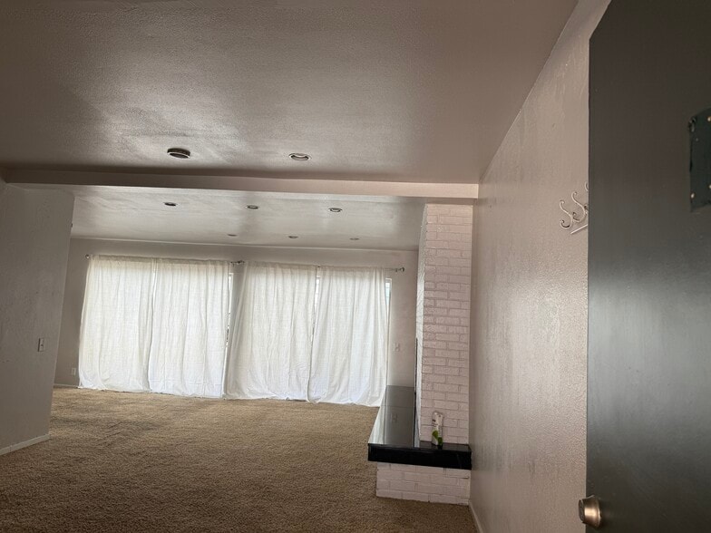 Building Photo - 2704 San Pedro St