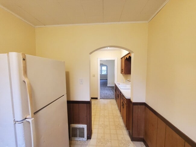 Building Photo - 2 Bedroom House