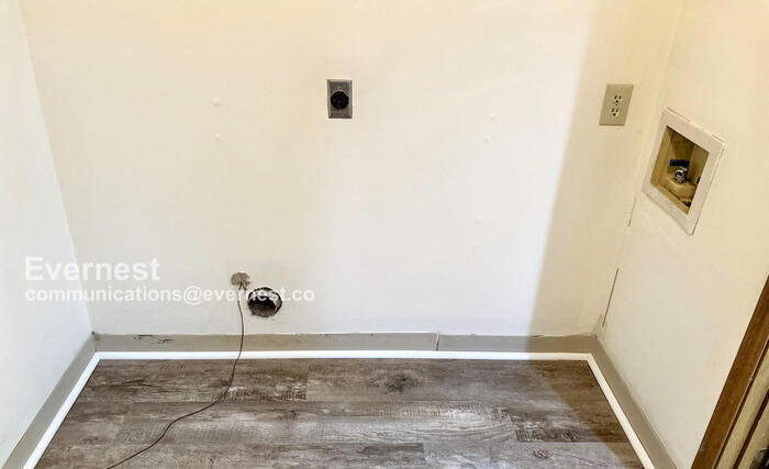 Building Photo - 2705 Greystone Dr