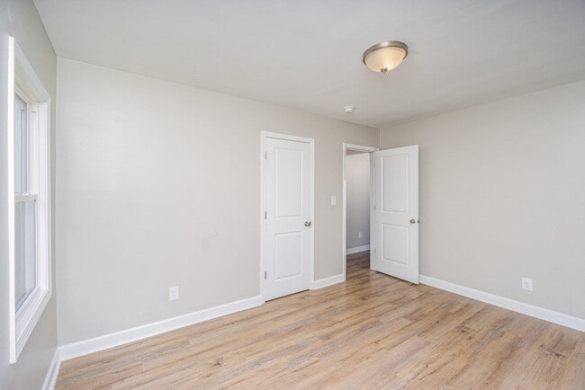 Building Photo - 358 Sheridan Dr