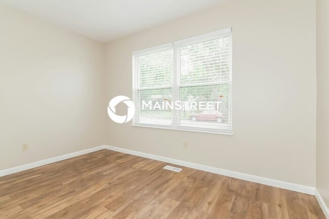 Building Photo - 3 Bedroom Pet-Friendly Home in St. Louis, MO with Main Street Renewal