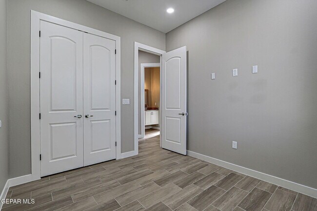 Building Photo - 1031 Vinton Ave