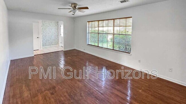 Building Photo - 8053 Malibu Cir