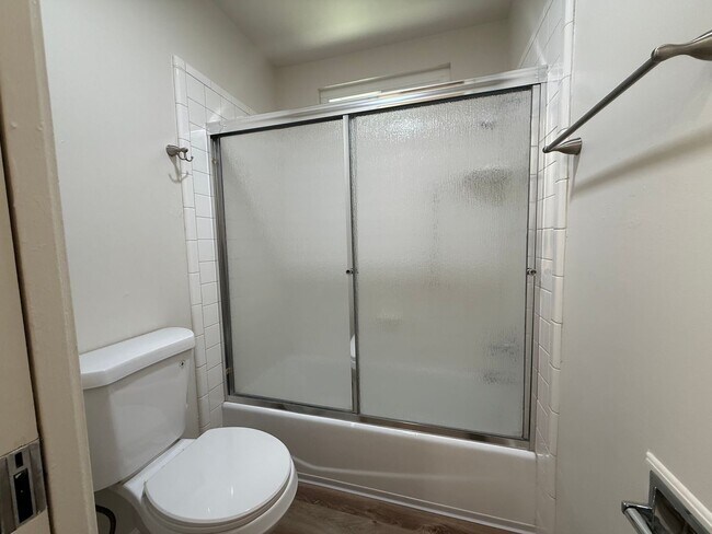 Building Photo - Newly renovated single story in Greenwood Estates!