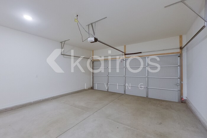 Building Photo - 6103 Stonewater Ct