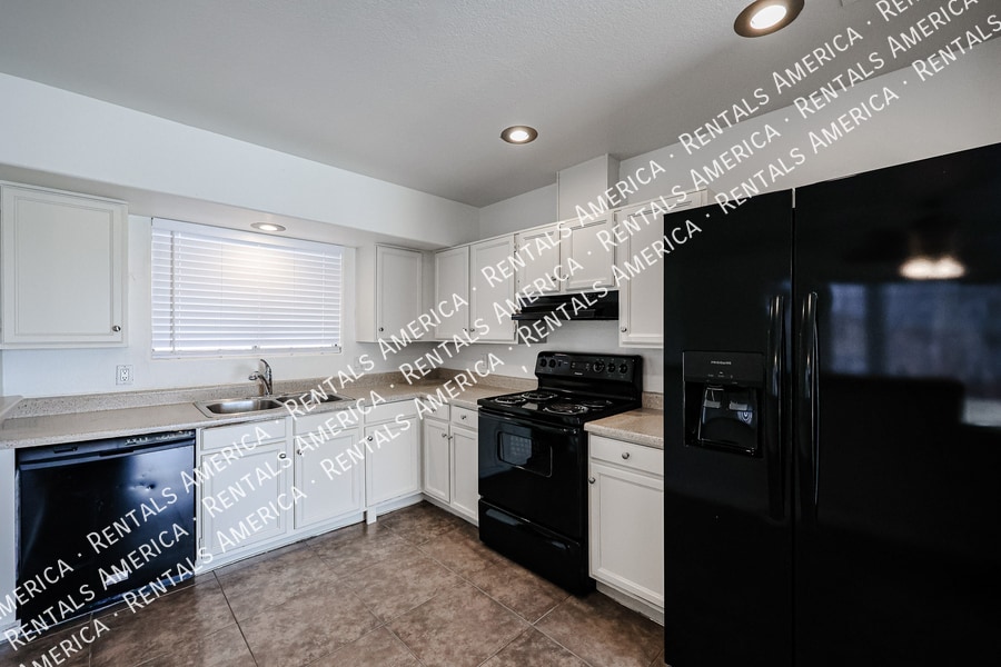 Building Photo - 7219 S 14th Pl