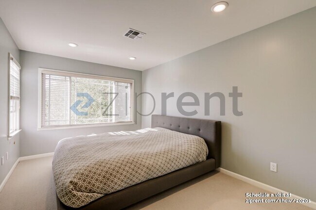 Building Photo - Unit