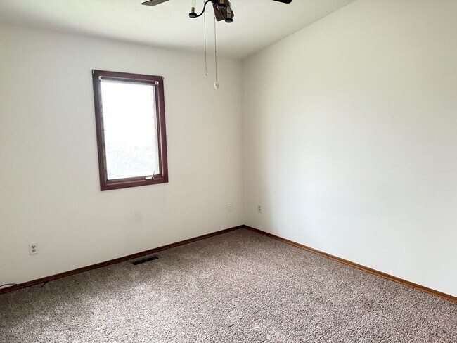 Building Photo - Recently refurbished 3 BR home in Normal