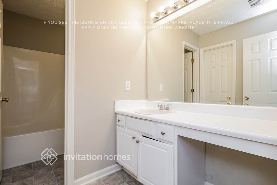 Building Photo - 333 Interlake