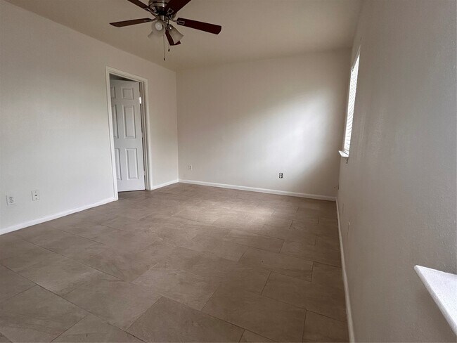 Building Photo - 6839 Larkstone St