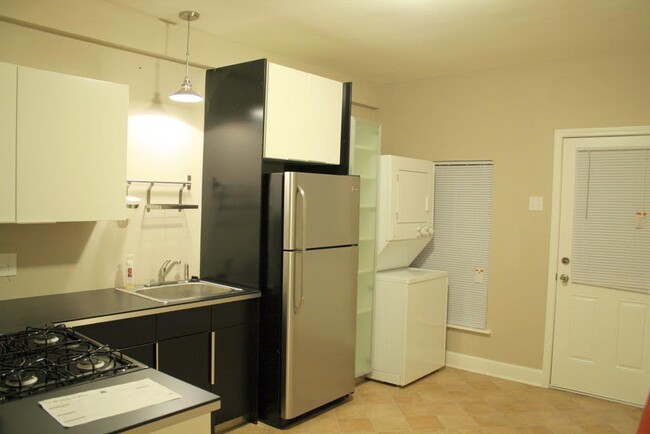 Building Photo - 314 W 37th St