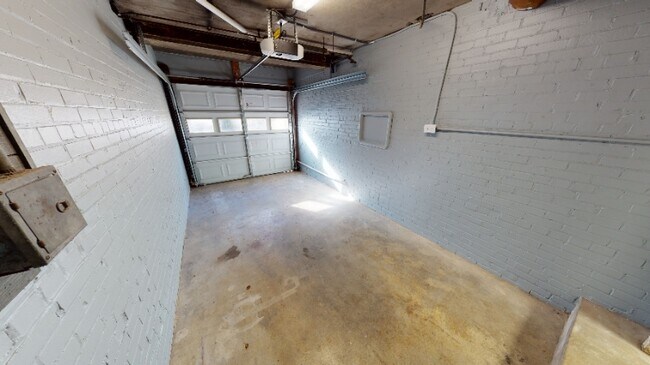 Building Photo - 508 Thomas Rd