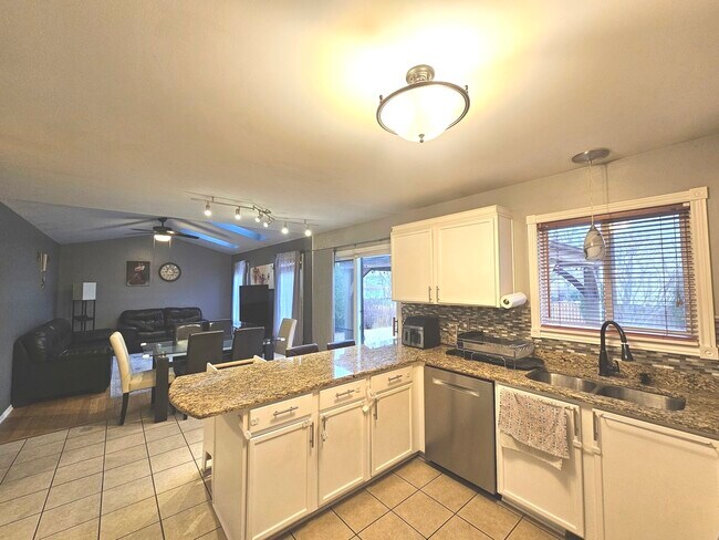 Building Photo - 579 Scott Ln