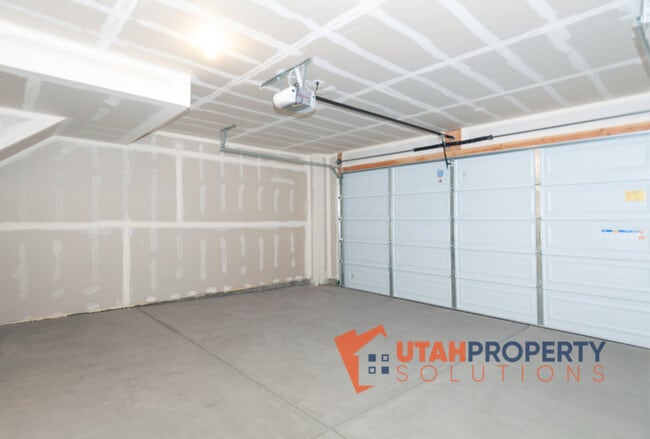 Building Photo - 388 S 980 W