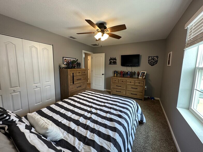 Building Photo - 150 Logrono Ct