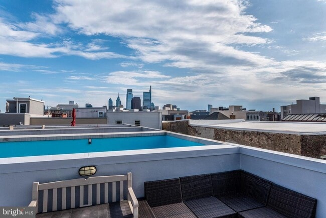 Building Photo - Beautiful Condo with Amazing Roof Top Deck