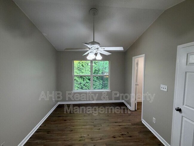 Building Photo - 1047 Oak Blossom Way